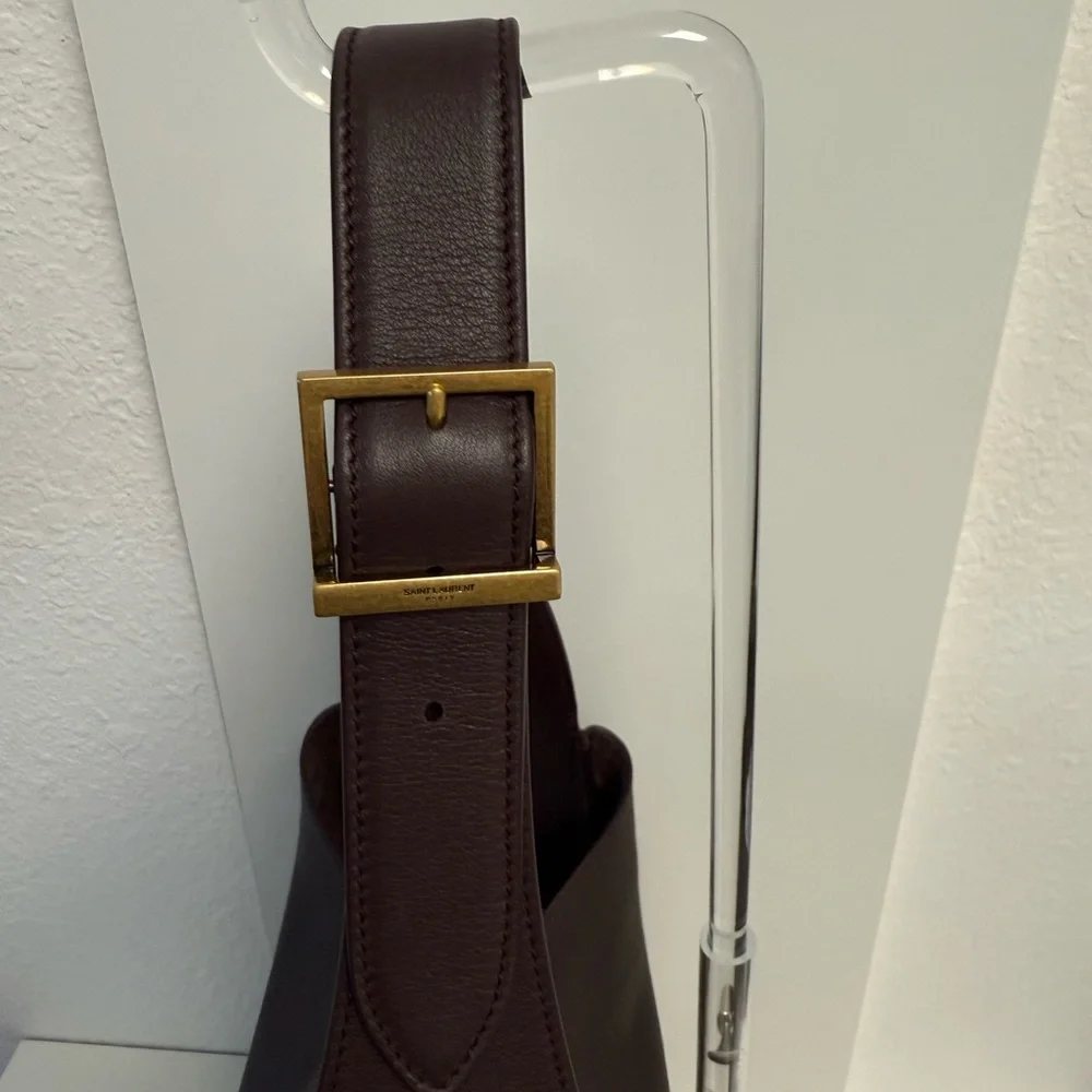 SAINT LAURENT Large Le 5 A 7 Soft Hobo in
Raisin - Picture 6 of 12